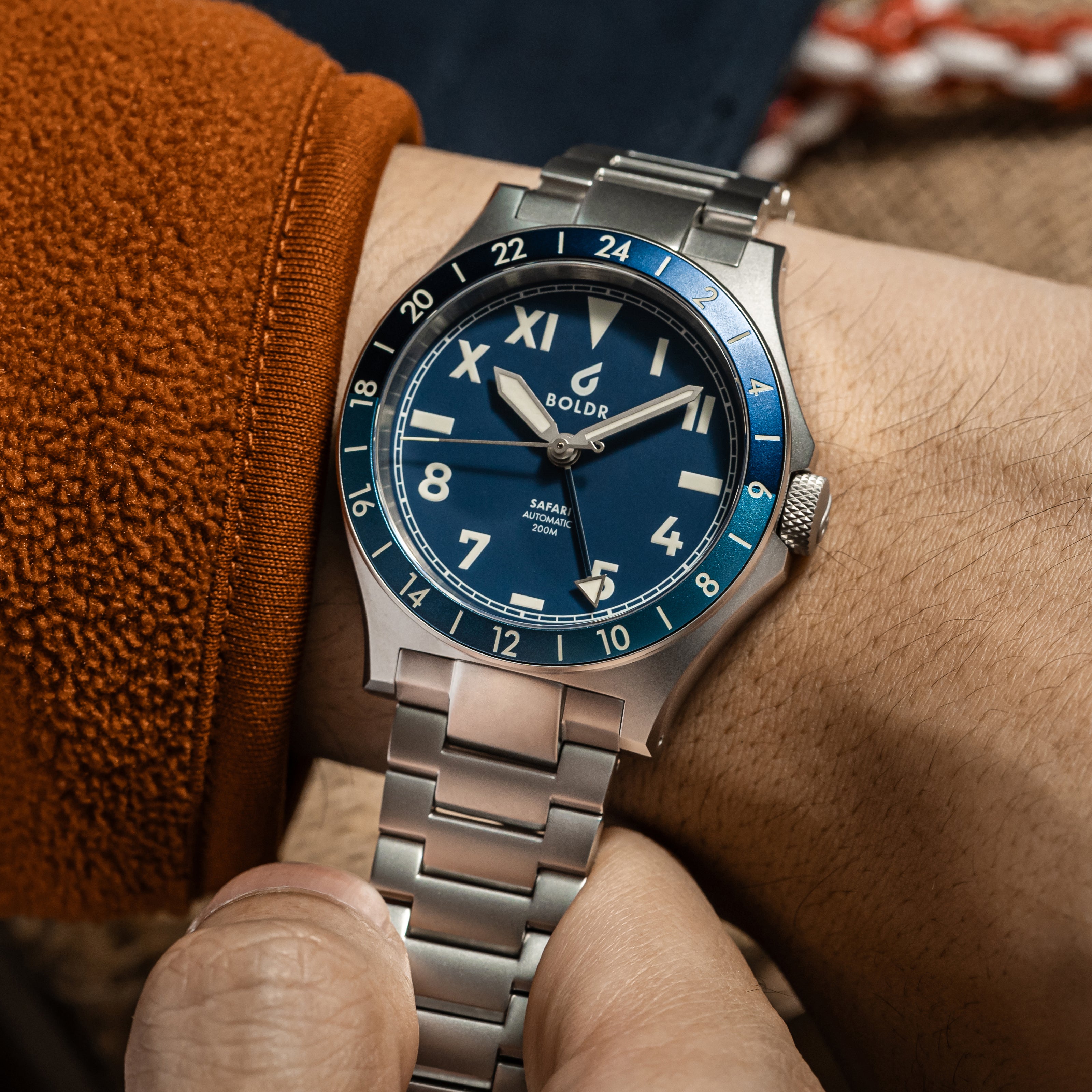 Montre BOLDR GMT MAASAI Automatique - Boîtier Acier 40mm, Cadran Bleu, Bracelet Acier - Édition Limitée Safari