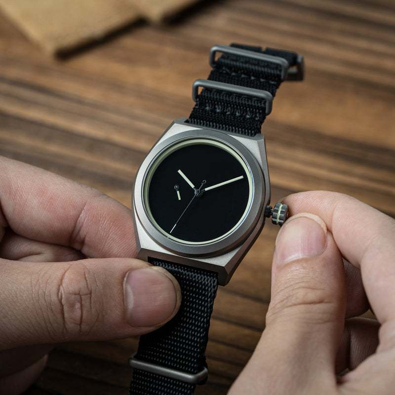 Close angle of the BOLDR Venture Umbra crown in hand
