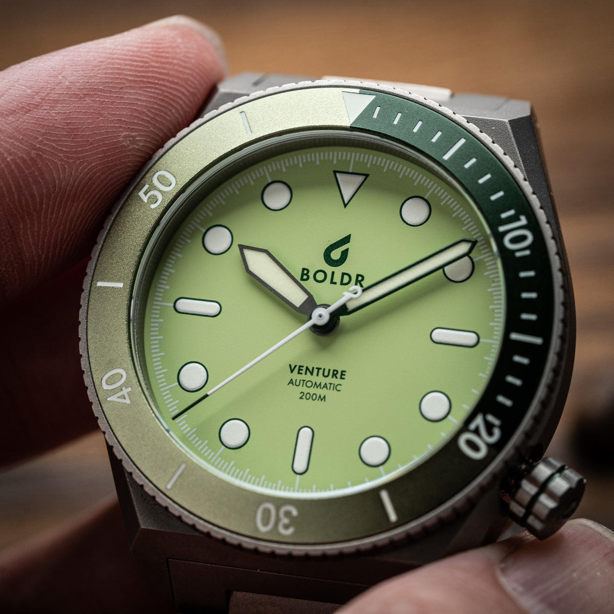 BOLDR Venture Green Star close-up